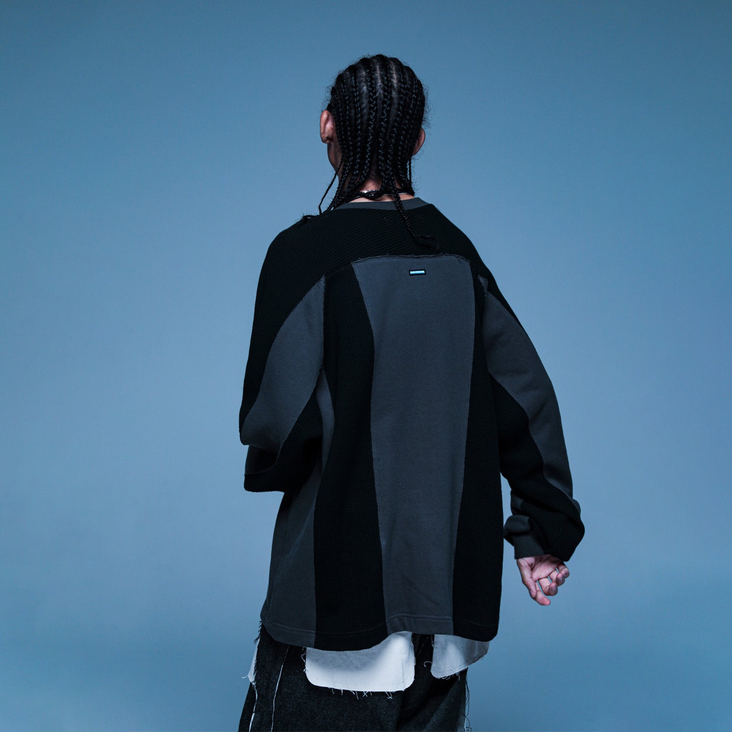 MUZE TURQUOISE LABEL - 【STRIPE HENLEY NECK WAFFLE SWEAT】(BLACK×CHARCOAL)ミューズ 2023年秋冬 ヘンリーネック ワッフル スウェット ブラック チャコール