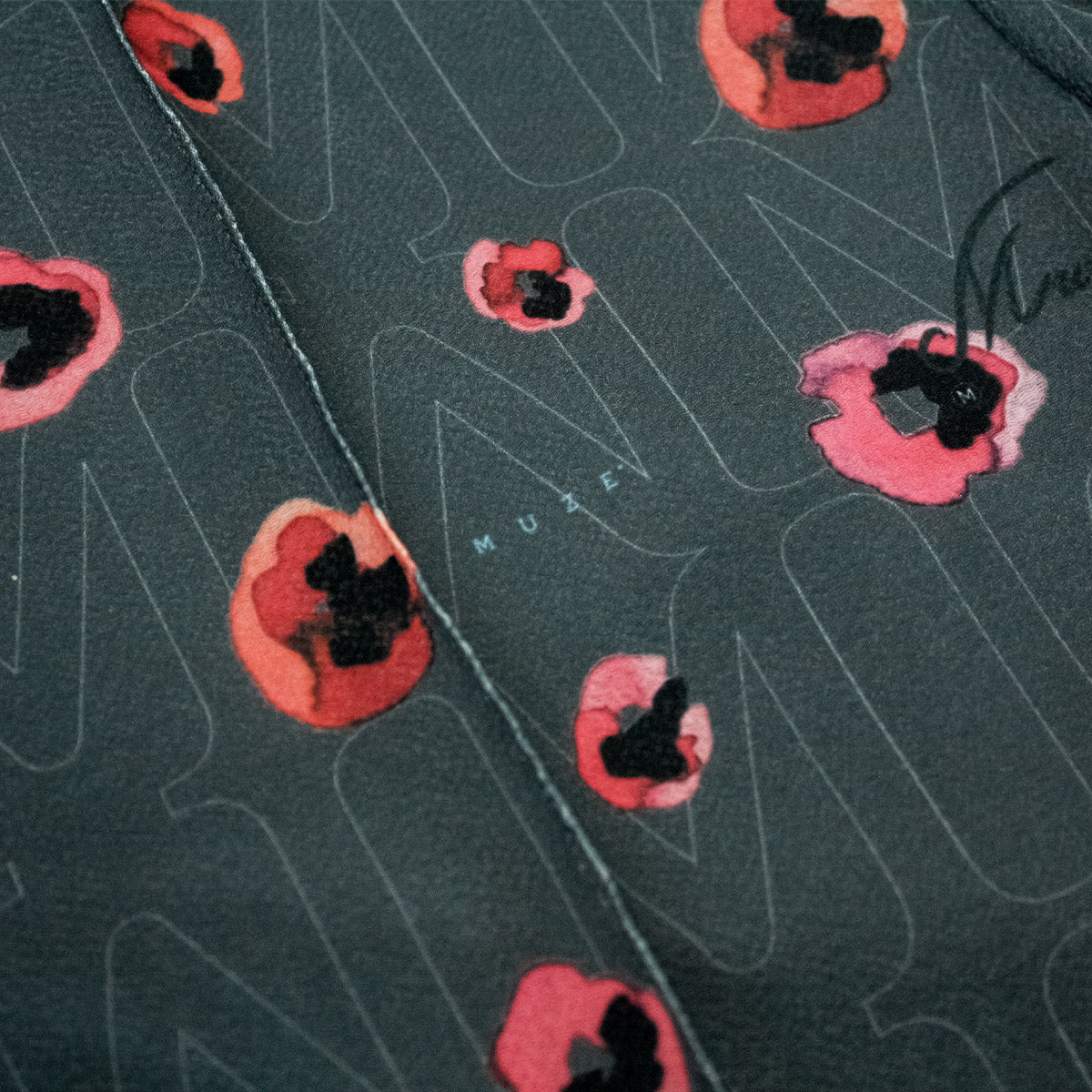 MUZE TURQUOISE LABEL - FLOWER HANDWRITING LOGO EASY PANTS (CHARCOAL GRAY) ミューズ グラフィック パンツ チャコール