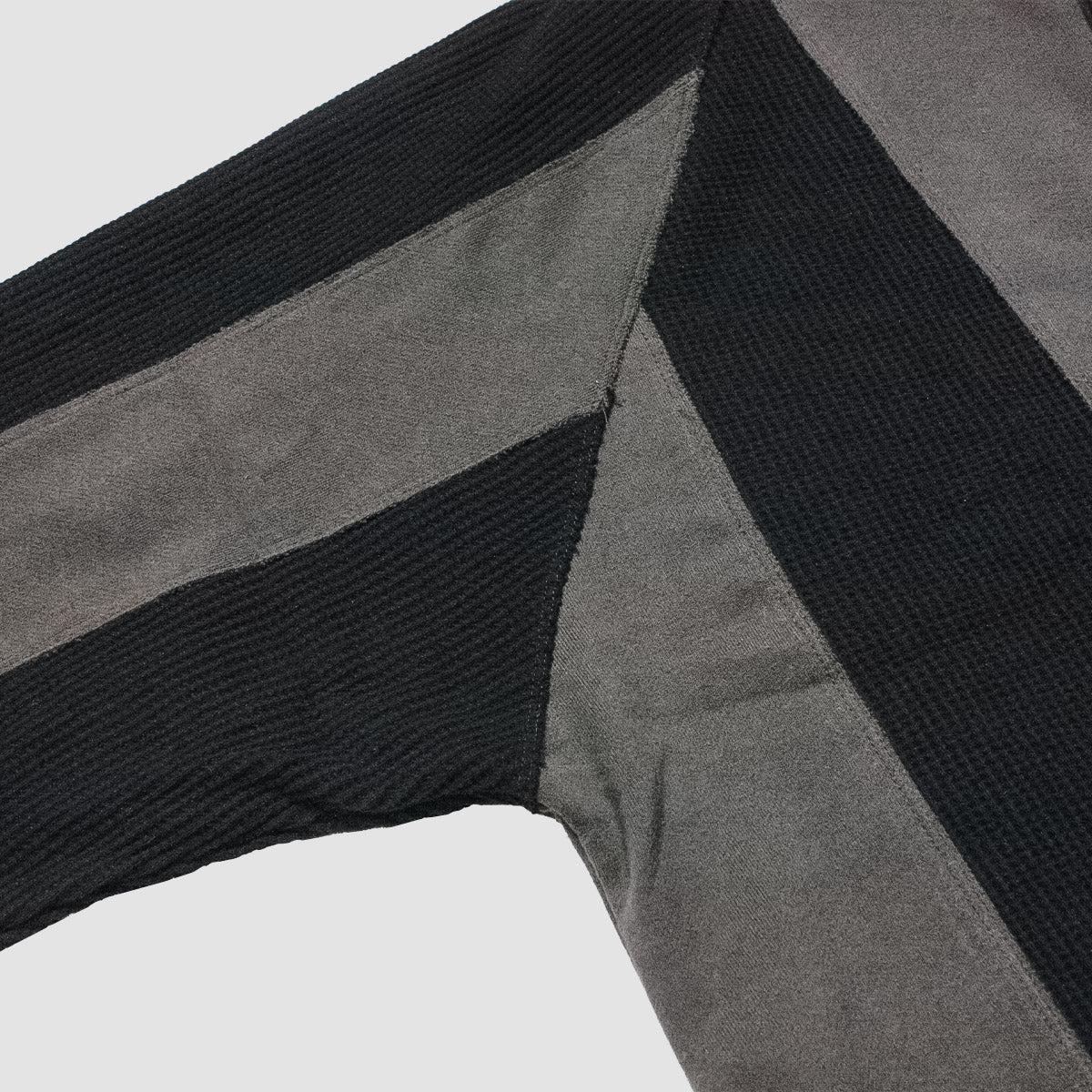MUZE TURQUOISE LABEL - 【STRIPE HENLEY NECK WAFFLE SWEAT】(BLACK×CHARCOAL)ミューズ 2023年秋冬 ヘンリーネック ワッフル スウェット ブラック チャコール