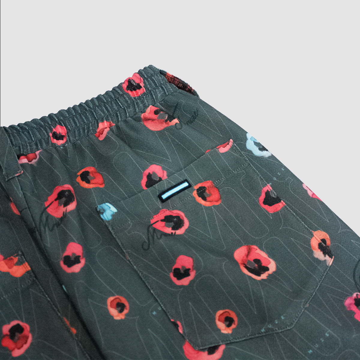 MUZE TURQUOISE LABEL - FLOWER HANDWRITING LOGO EASY PANTS (CHARCOAL GRAY) ミューズ グラフィック パンツ チャコール