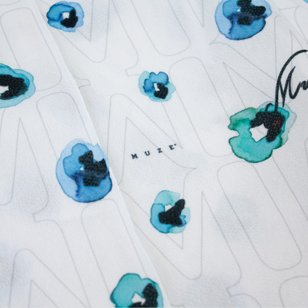 MUZE TURQUOISE LABEL - FLOWER HANDWRITING LOGO EASY PANTS (WHITE) ミューズ グラフィック パンツ ホワイト