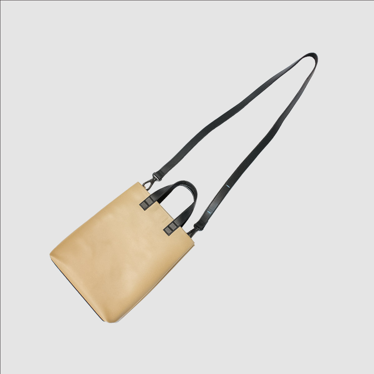 MUZE TURQUOISE LABEL - LEATHER SHOULDER BAG "Teddy" (BEIGE) ミューズ レザー ショルダーバッグ "テディ” ベージュ