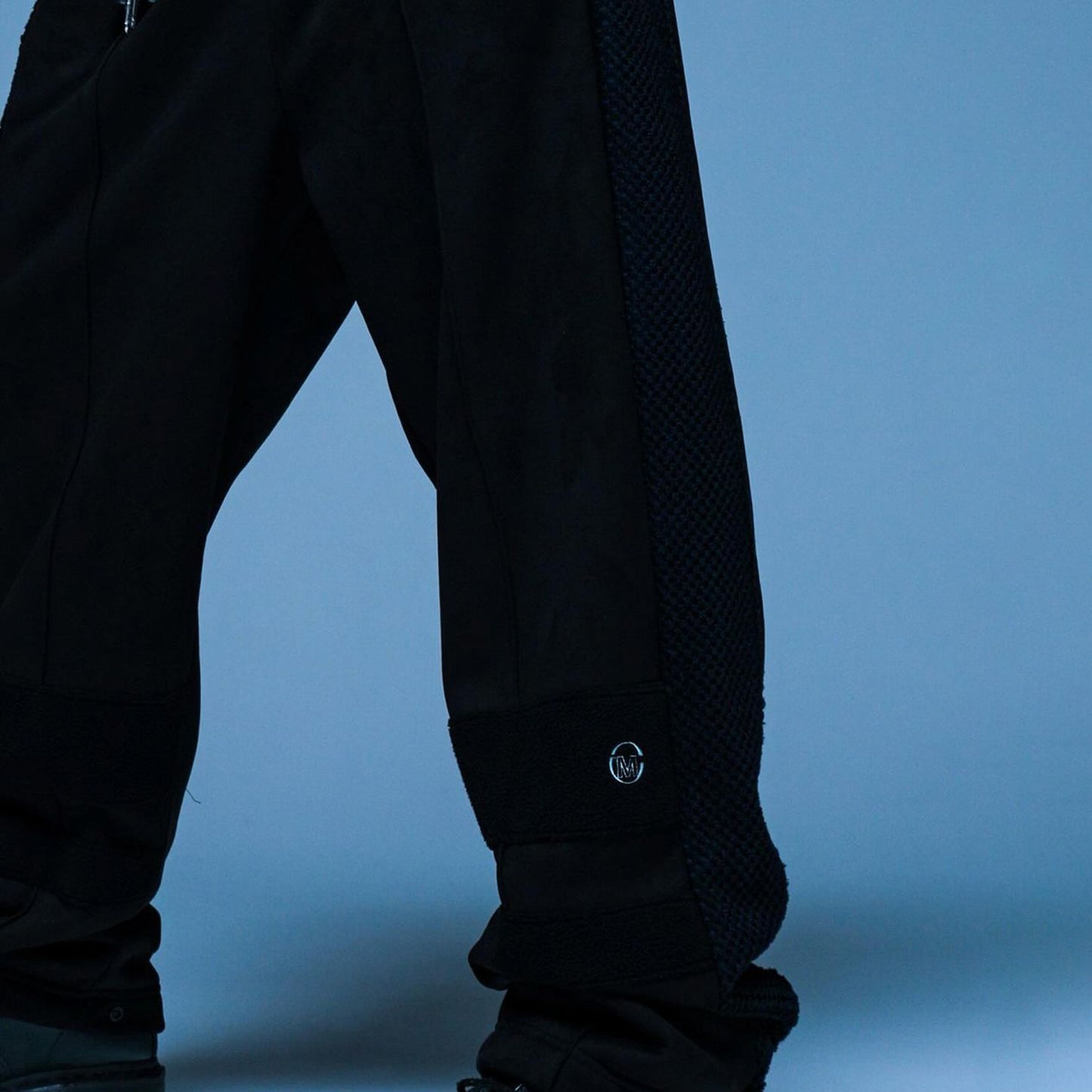 MUZE TURQUOISE LABEL - SWITCHING TRACK PANTS(BLACK)ミューズ 2023年秋冬 トラック パンツ ブラック