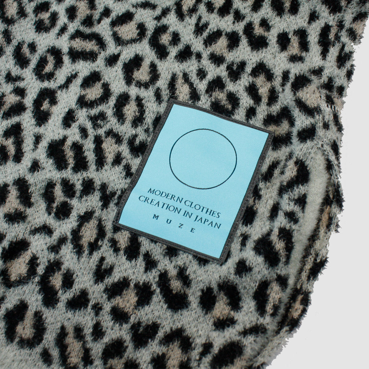 MUZE TURQUOISE LABEL × FACCIES - EX Animal Feather Jqd CD(GRAY)ミューズ 2023年秋冬 ファッチーズ レオパード カーディガン グレー