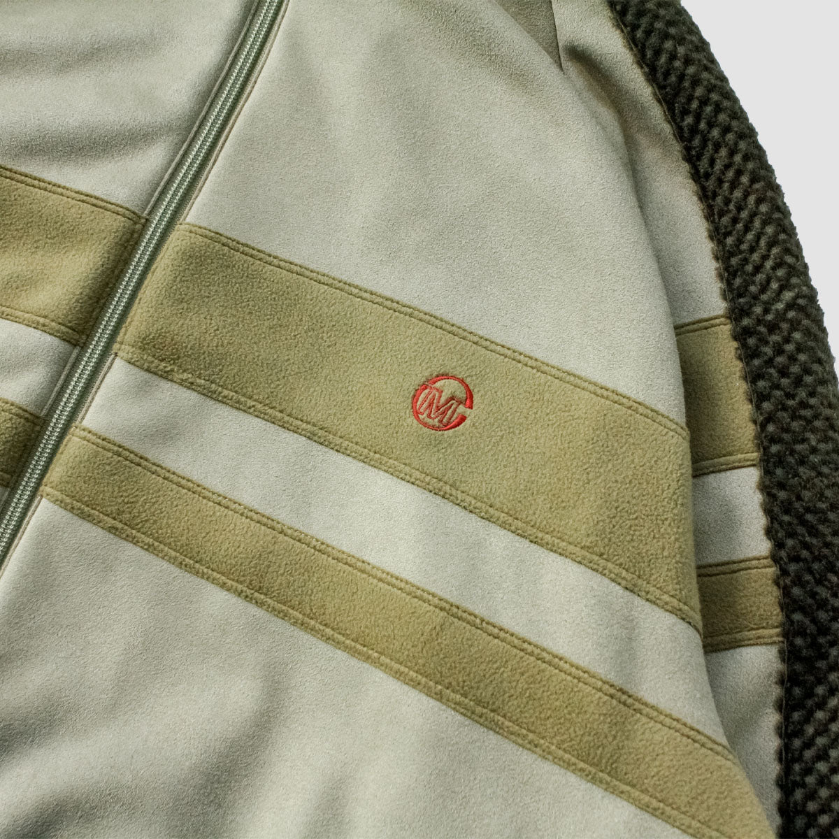 MUZE TURQUOISE LABEL - SWITCHING TRACK BLOUSON(L.KHAKI)ミューズ 2023年秋冬 トラック ジャケット ライト カーキ