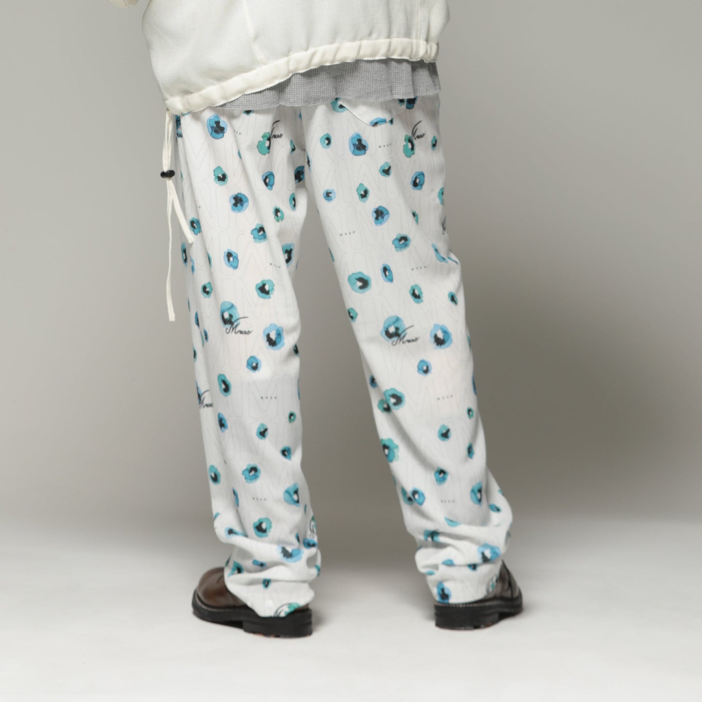 MUZE TURQUOISE LABEL - FLOWER HANDWRITING LOGO EASY PANTS (WHITE) ミューズ グラフィック パンツ ホワイト