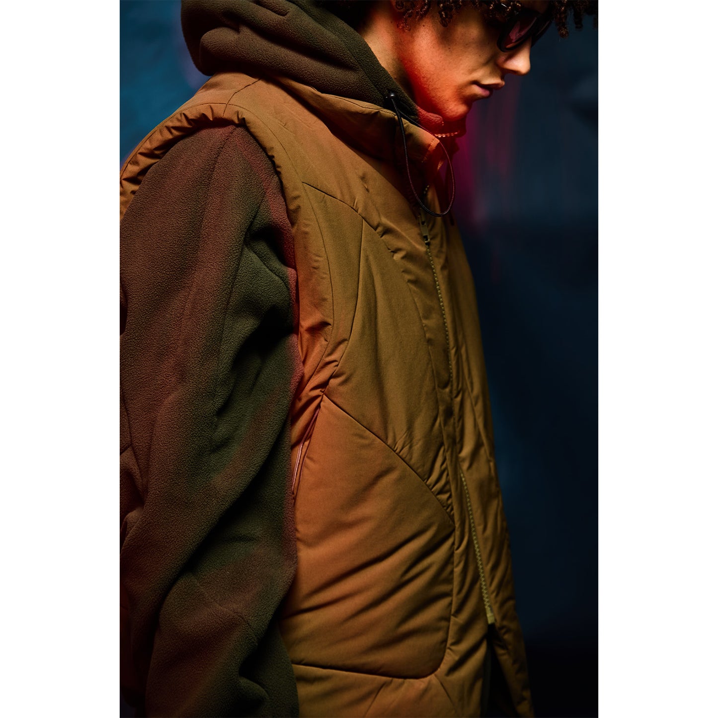 MUZE TURQUOISE LABEL -【PADDED CURVE VEST(KHAKI)】ミューズ パデット カーブ ベスト カーキ