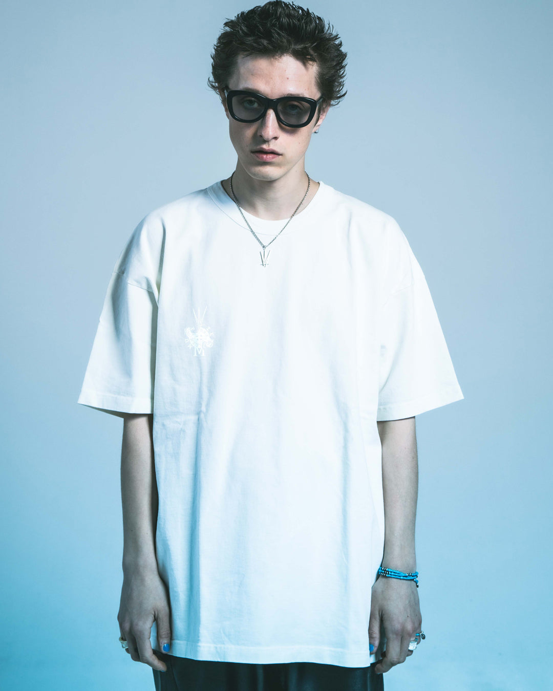 MUZE BLACK LABEL - MUZE × OLI WARP EMBROIDERY GARMENT DYE T-SHIRT (WHITE)ミューズ オリ 2023年春夏 刺繍TEE ホワイト