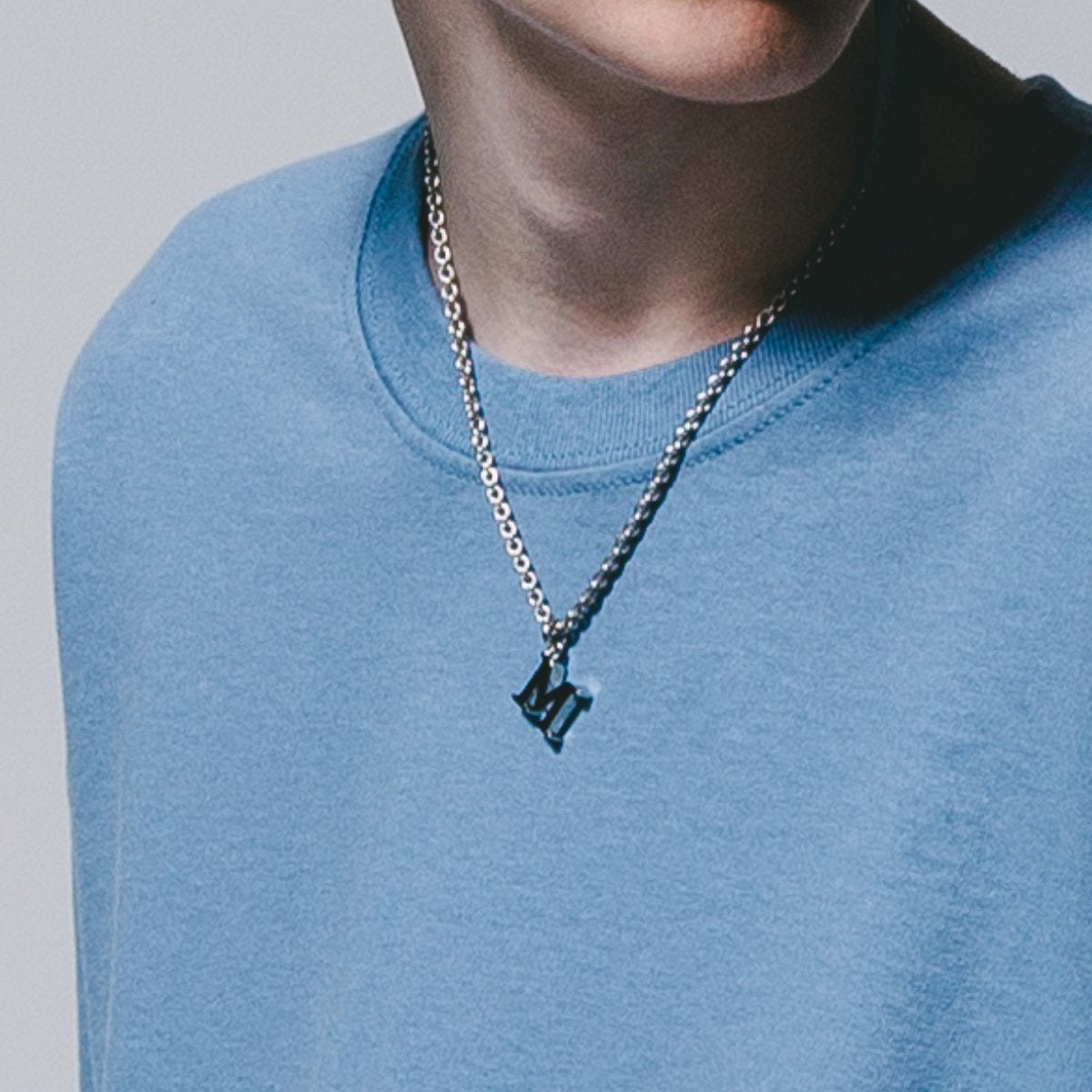 MUZE - M LOGO NECKLACE (SHINY SILVER) ミューズ ロゴ ネックレス シャイニー シルバー