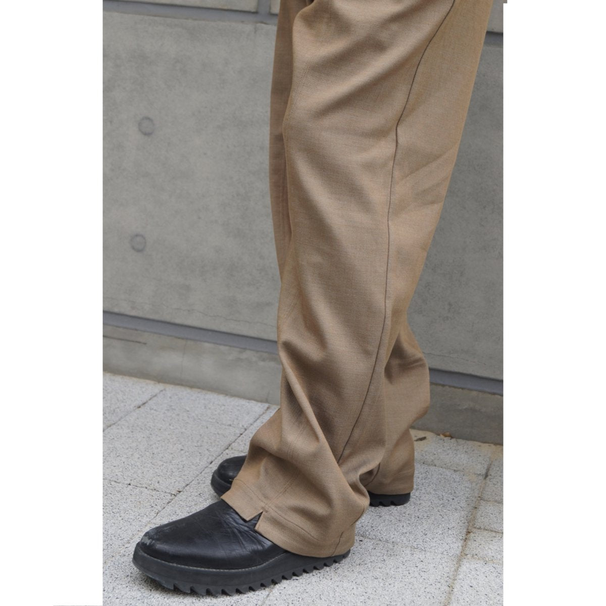 MUZE TURQUOISE LABEL - RELAXED SLACKS (BEIGE)