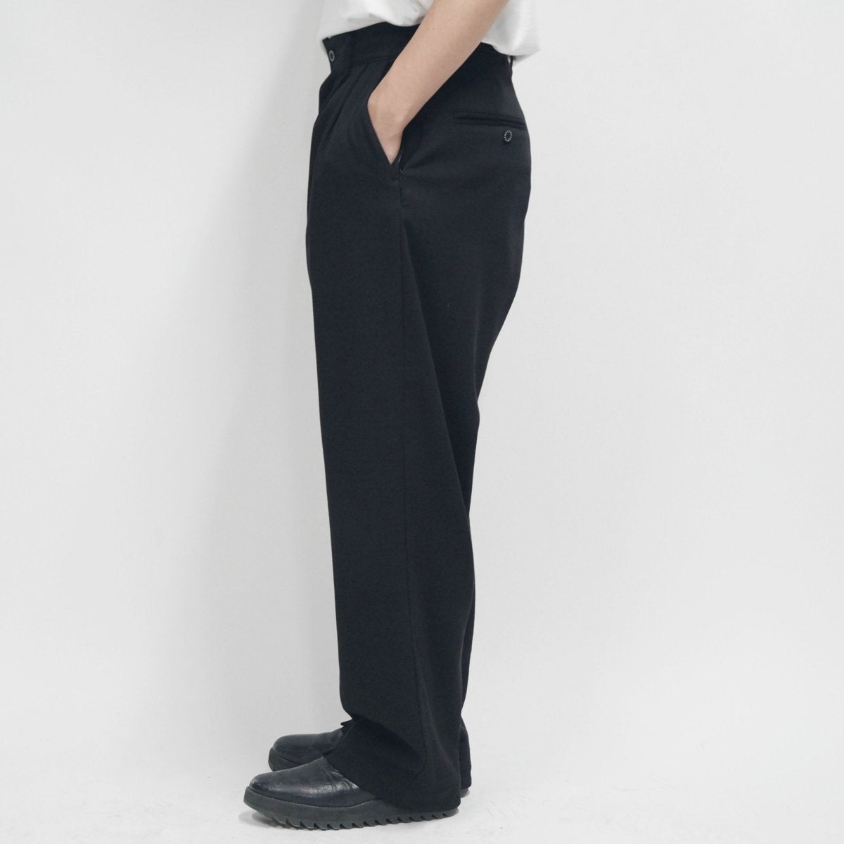 MUZE TURQUOISE LABEL - RELAXED SLACKS (BLACK)