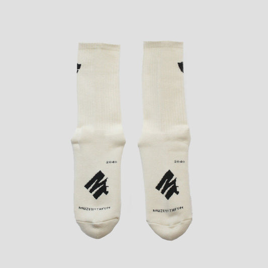 MUZE TURQUOISE LABEL - ×FUN EMBLEM SOCKS (WHITE)ミューズ ターコイズ レーベル ソックス