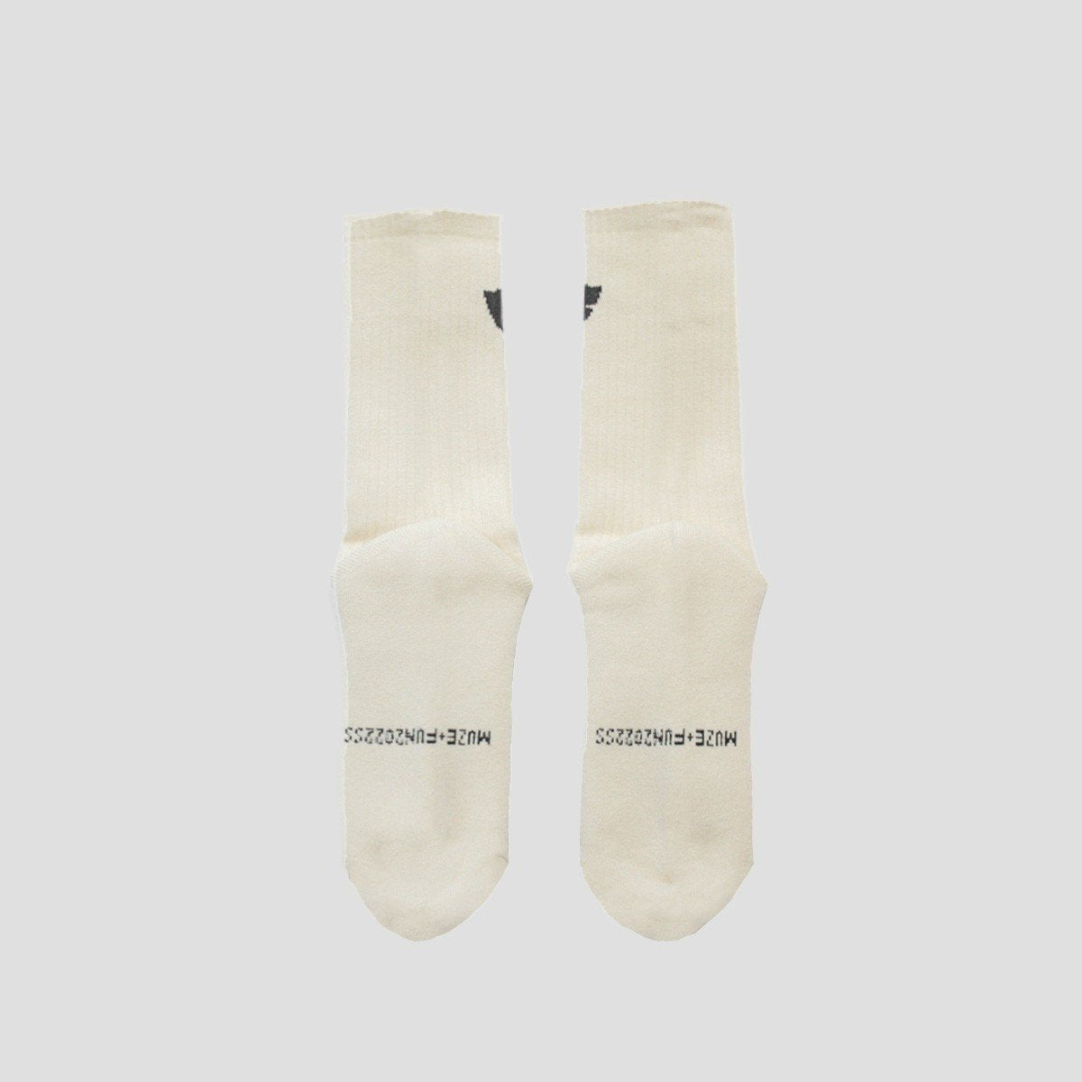 MUZE TURQUOISE LABEL - ×FUN EMBLEM SOCKS (WHITE)ミューズ ターコイズ レーベル ソックス