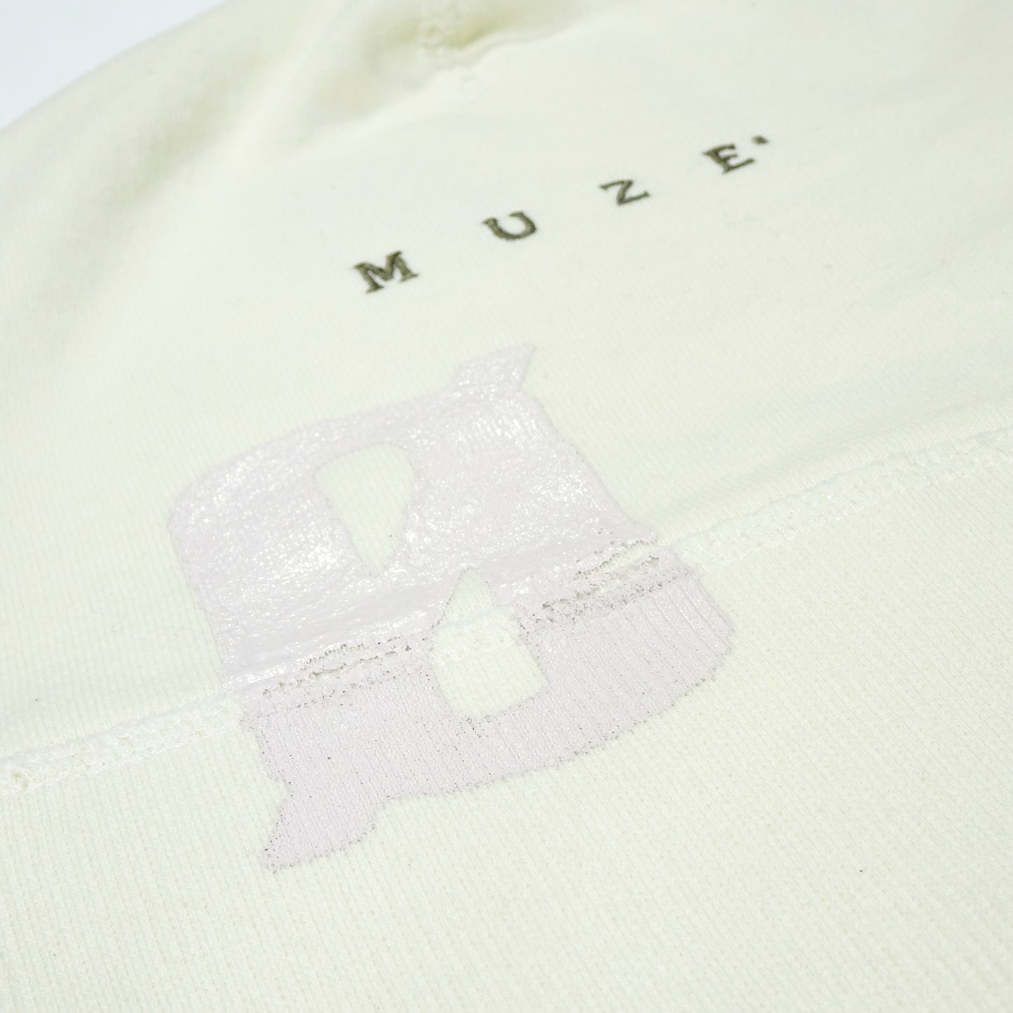 MUZE TURQUOISE LABEL× Ø【EMPTY SETT】™️ - LOGO EMBROIDERY CAP(CLOUD DANCER) ミューズ エンプティーセット ロゴ エンブロイデリーキャップ クラウドダンサー