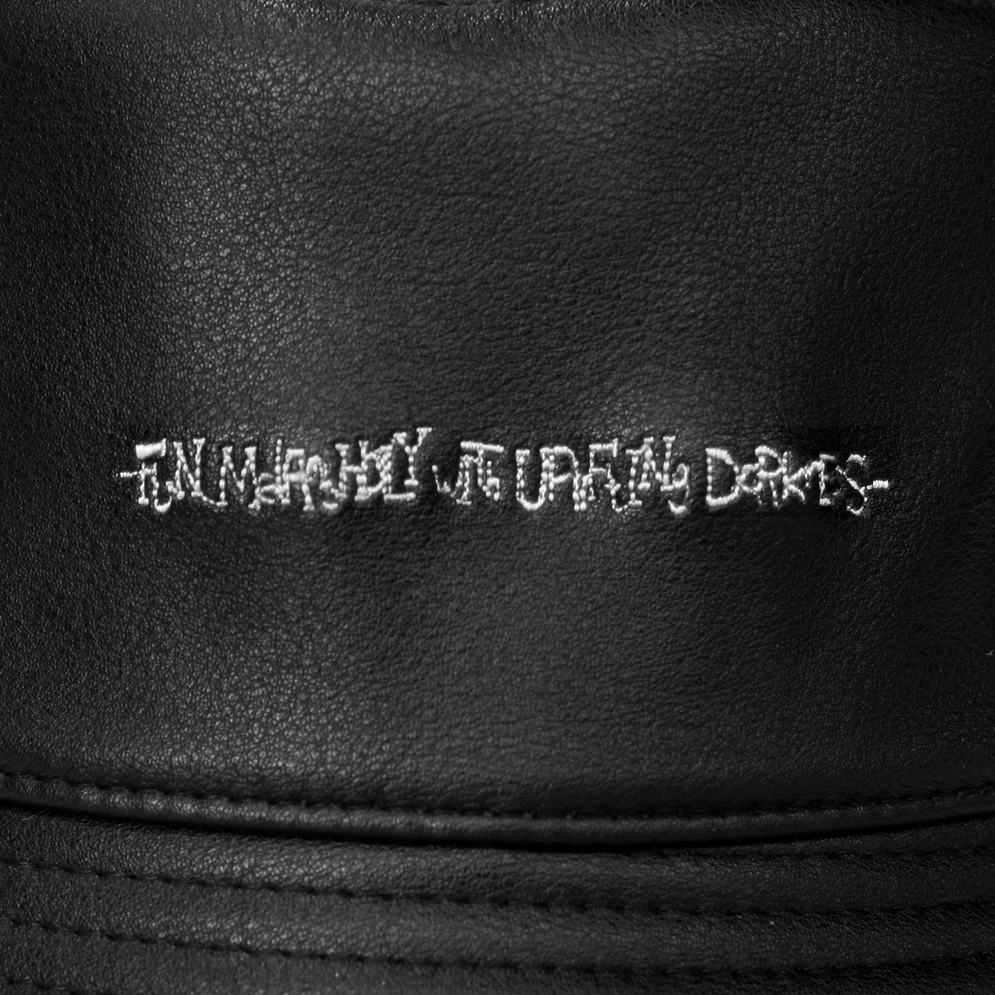 MUZE ミューズ【LOGO LEATHER BUCKET HAT】ロゴ レザー バケットハット(BLACK×WHITE)