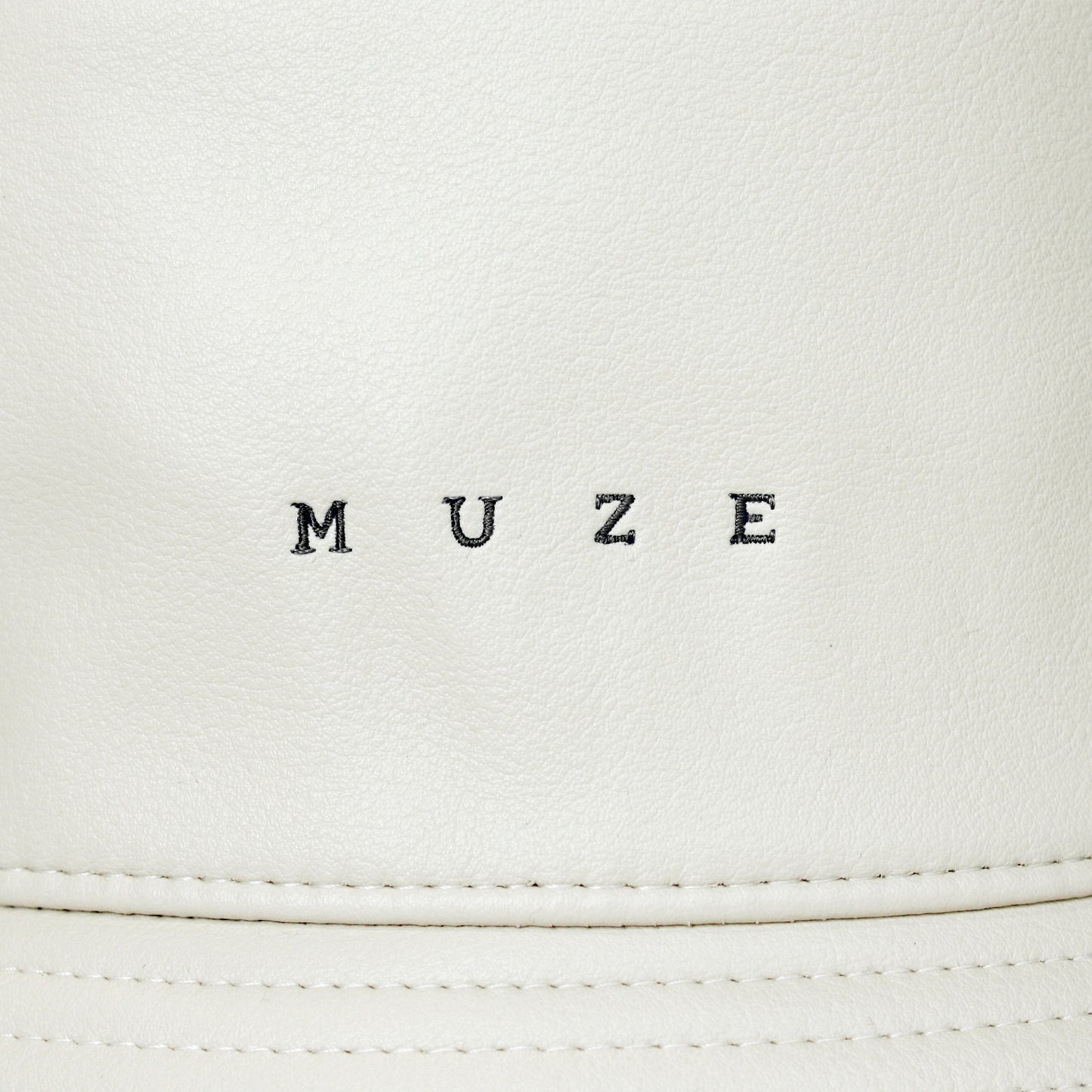 MUZE ミューズ【LOGO LEATHER BUCKET HAT】ロゴ レザー バケットハット(BEIGE×BLACK)