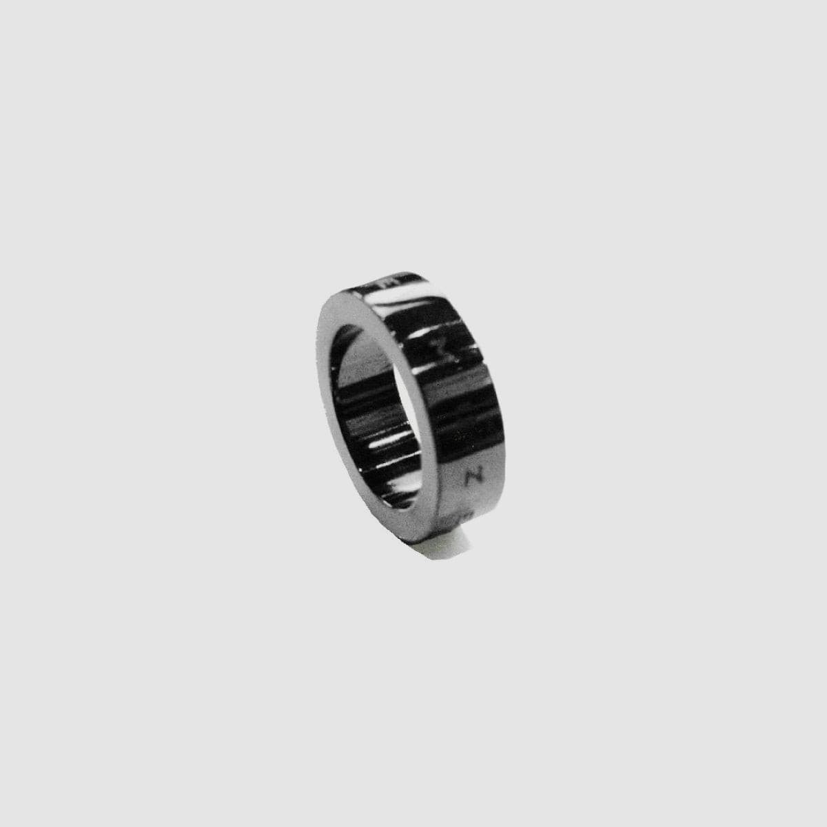 MUZE ミューズ 【LOGO RING(SV925)】ロゴ リング(BLACK) – MUZE TOKYO