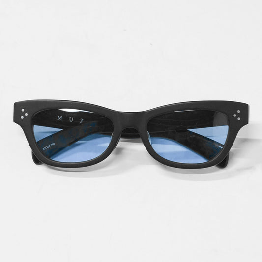 MUZE TURQUOISE LABEL ミューズ ターコイズ レーベル 【Cat Eye Sunglasses produced by INARI】キャットアイ サングラス プロデュースド バイ イナリ(ブラック×ブルー)
