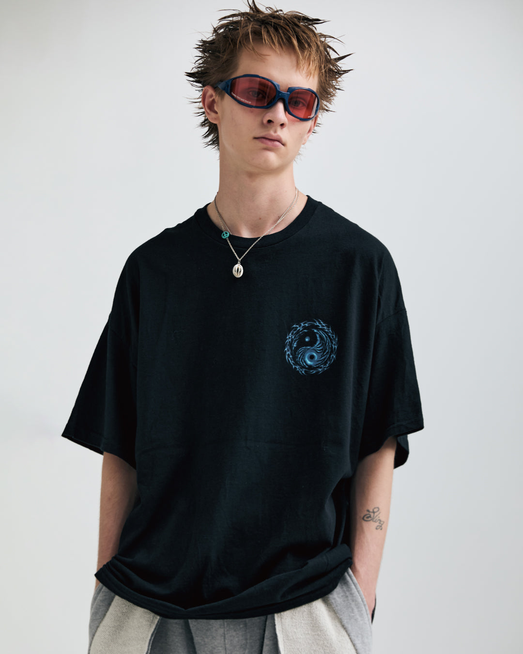 MUZE BLACK LABEL -【STAND ALONE YIN-YANG T-SH (BLACK)】ミューズ スタンド アローン インヤン Tシャツ ブラック