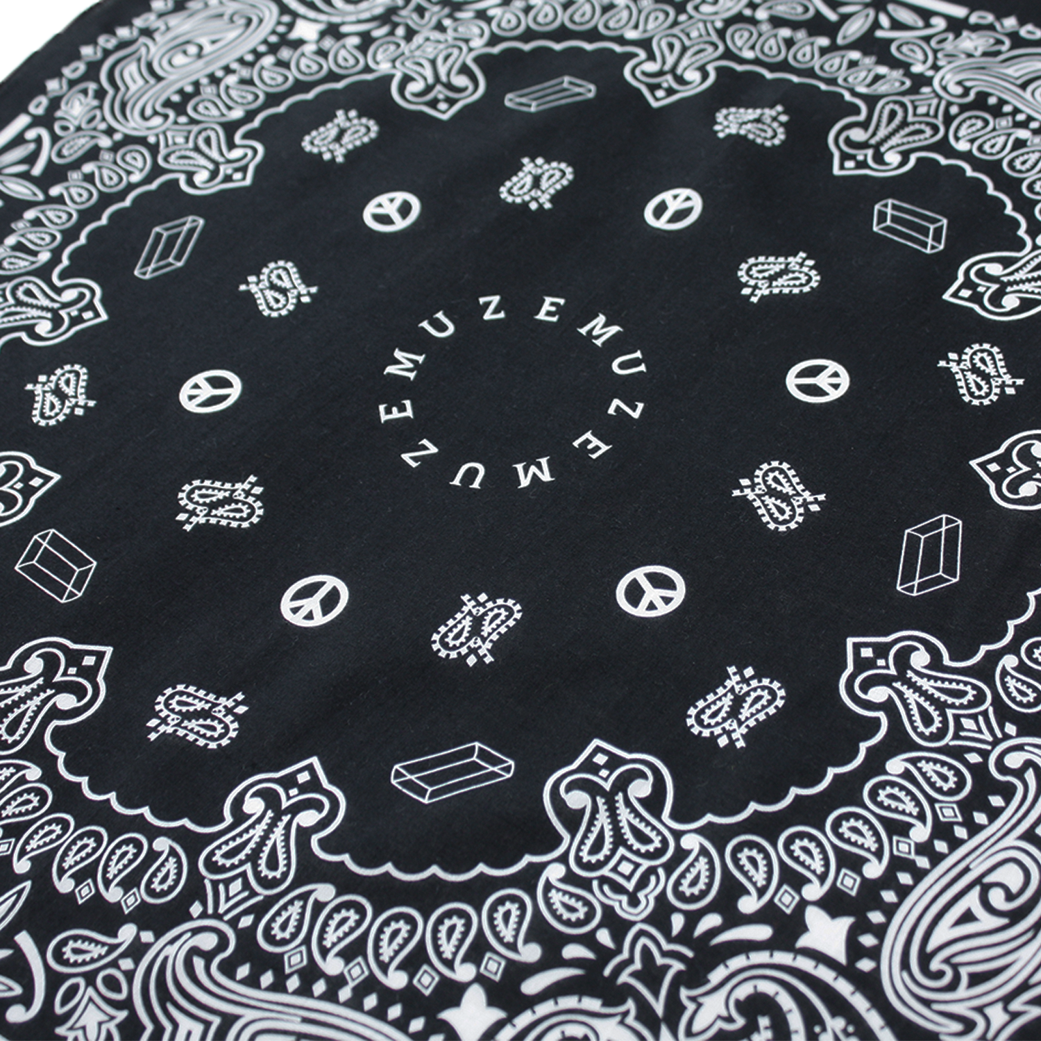 MUZE -【MUZE PAISLEY BANDANA(BLACK)】ミューズ ペイズリー バンダナ MUZE -【MUZE PAISLEY BANDANA(BLACK)】ミューズ ペイズリー バンダナ