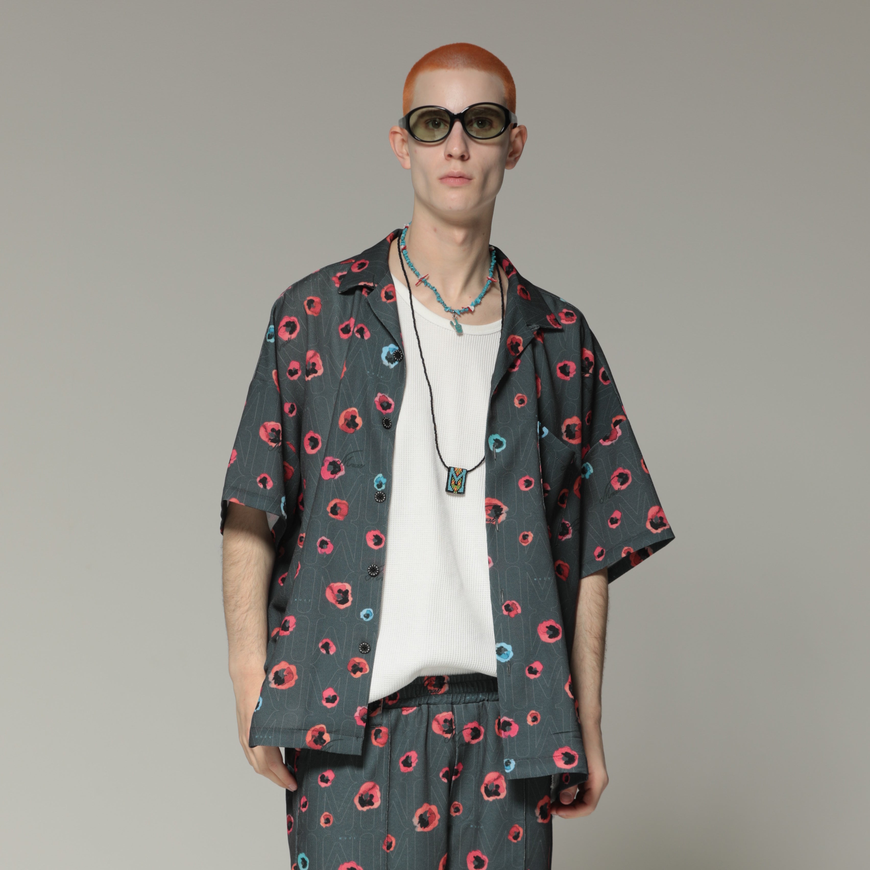 MUZE TURQUOISE LABEL -FLOWER HANDWRITING LOGO OPEN COLLAR