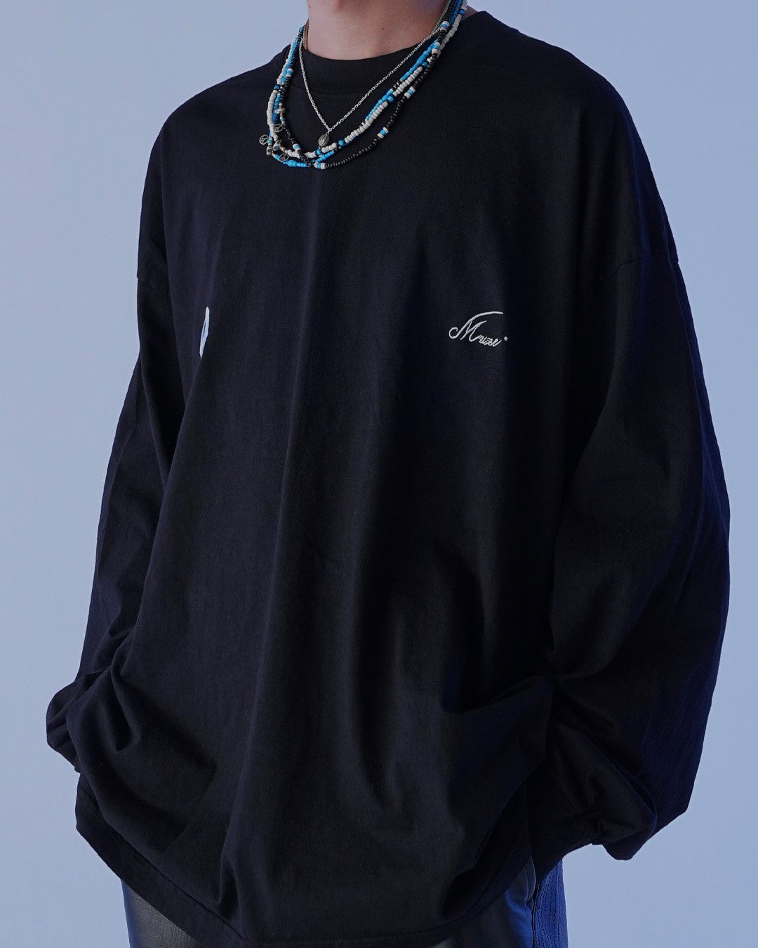 MUZE BLACK LABEL - MUZE PEACE EMBROIDERY LONG T-SHIRT(BLACK)ミューズ 2023年秋冬 ピース 刺繍  ロングTシャツ ブラック