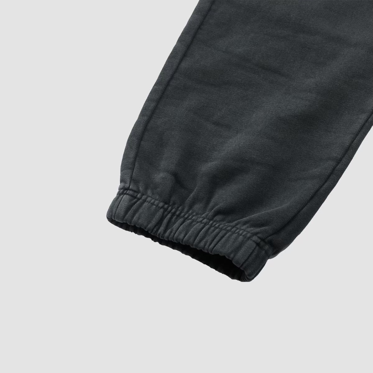 MUZE TURQUOISE LABEL - MUZE®︎ EMBROIDERY PIGMENT DYE SWEAT PANTS(PIGMENT BLACK)ミューズ 刺繍 スウェット パンツ ピグメント ブラック
