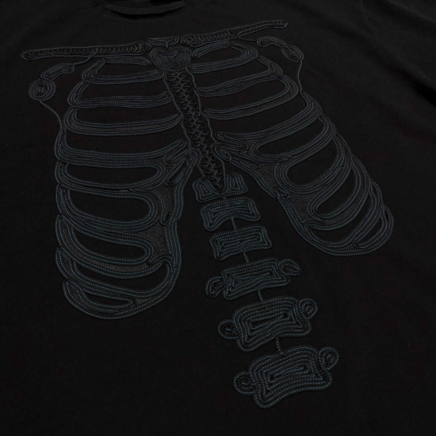 MUZE TURQUOISE LABEL × el conductorH -【Cord Embroidered T-shirt(BONES)(BK × TQ)】 ミューズ コンダクター コード 刺繍 Tシャツ ボーン ブラック ターコイズ