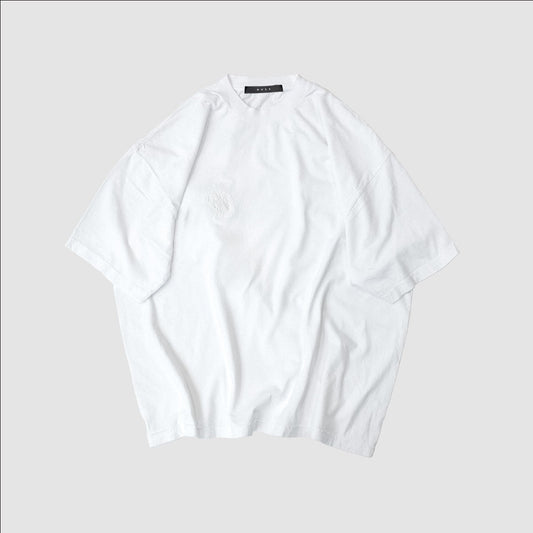 MUZE BLACK LABEL - MUZE × OLI WARP EMBROIDERY GARMENT DYE T-SHIRT (WHITE)ミューズ オリ 2023年春夏  刺繍TEE ホワイト