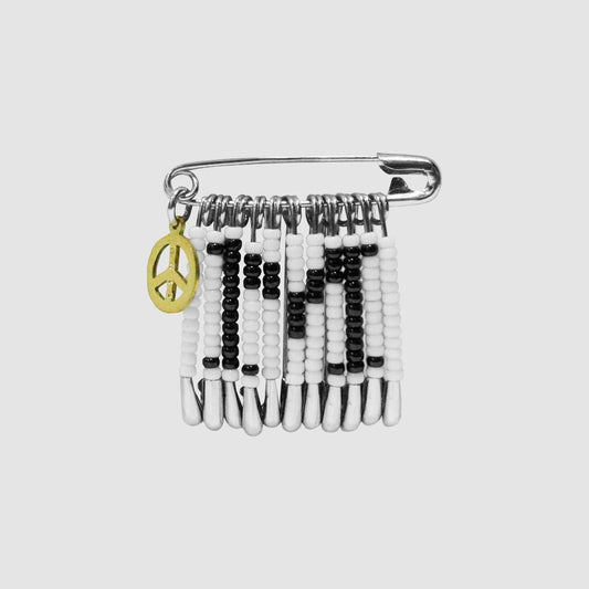 MUZE TURQUOISE LABEL - ×SunKu M LOGO SAFETY PIN(WHITE)ミューズ 2023年秋冬 サンク ロゴ ピンズ  ビーズ ホワイト