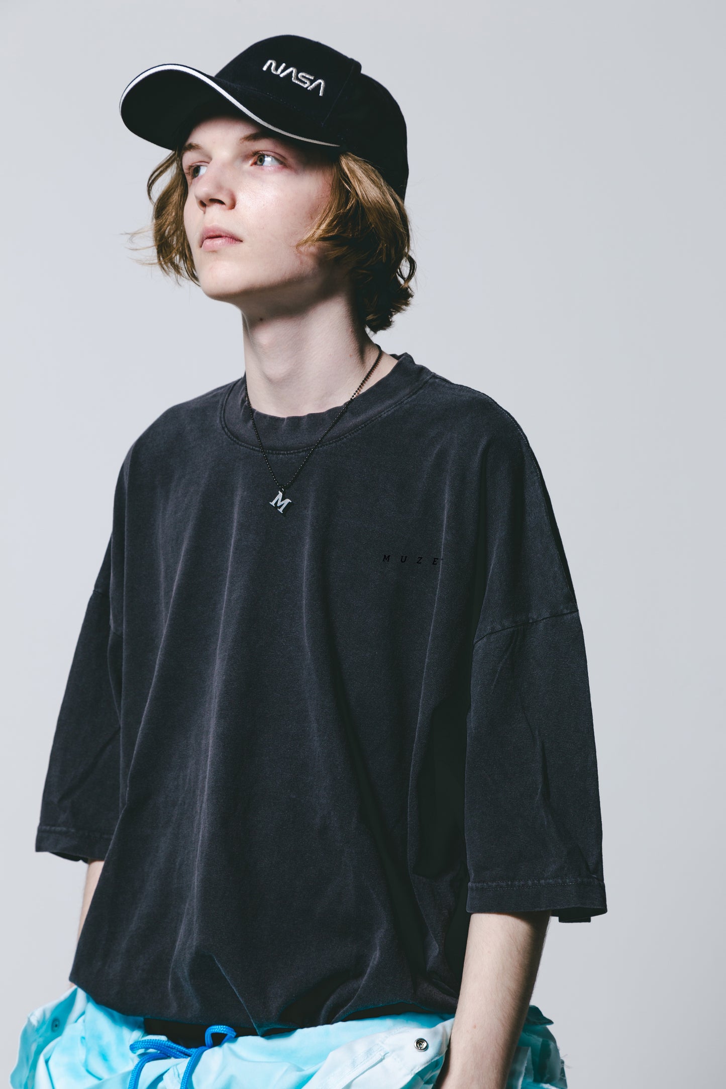 MUZE BLACK LABEL -【25SS MUZE® LOGO T-SHIRT(PIGMENT BLACK×BLACK)】ミューズ ロゴ Tシャツ ピグメント ブラック