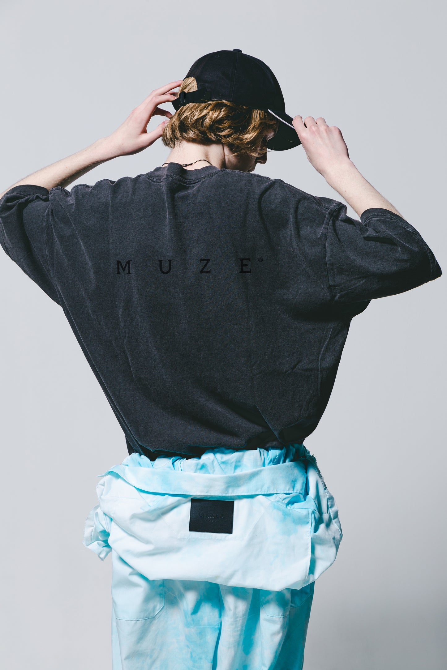 MUZE BLACK LABEL -【25SS MUZE® LOGO T-SHIRT(PIGMENT BLACK×BLACK)】ミューズ ロゴ Tシャツ ピグメント ブラック