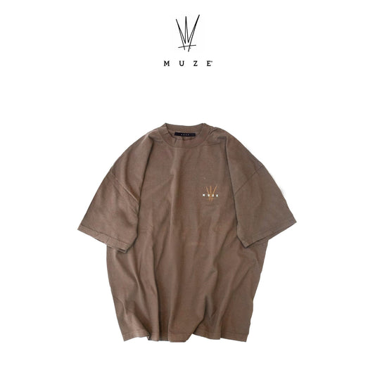 MUZE BLACK LABEL - MUZE×OLI LOGO EMBROIDERY GARMENT DYE T-SHIRT (BROWN)ミューズ オリ 2023年春夏 刺繍Tシャツ ブラウン