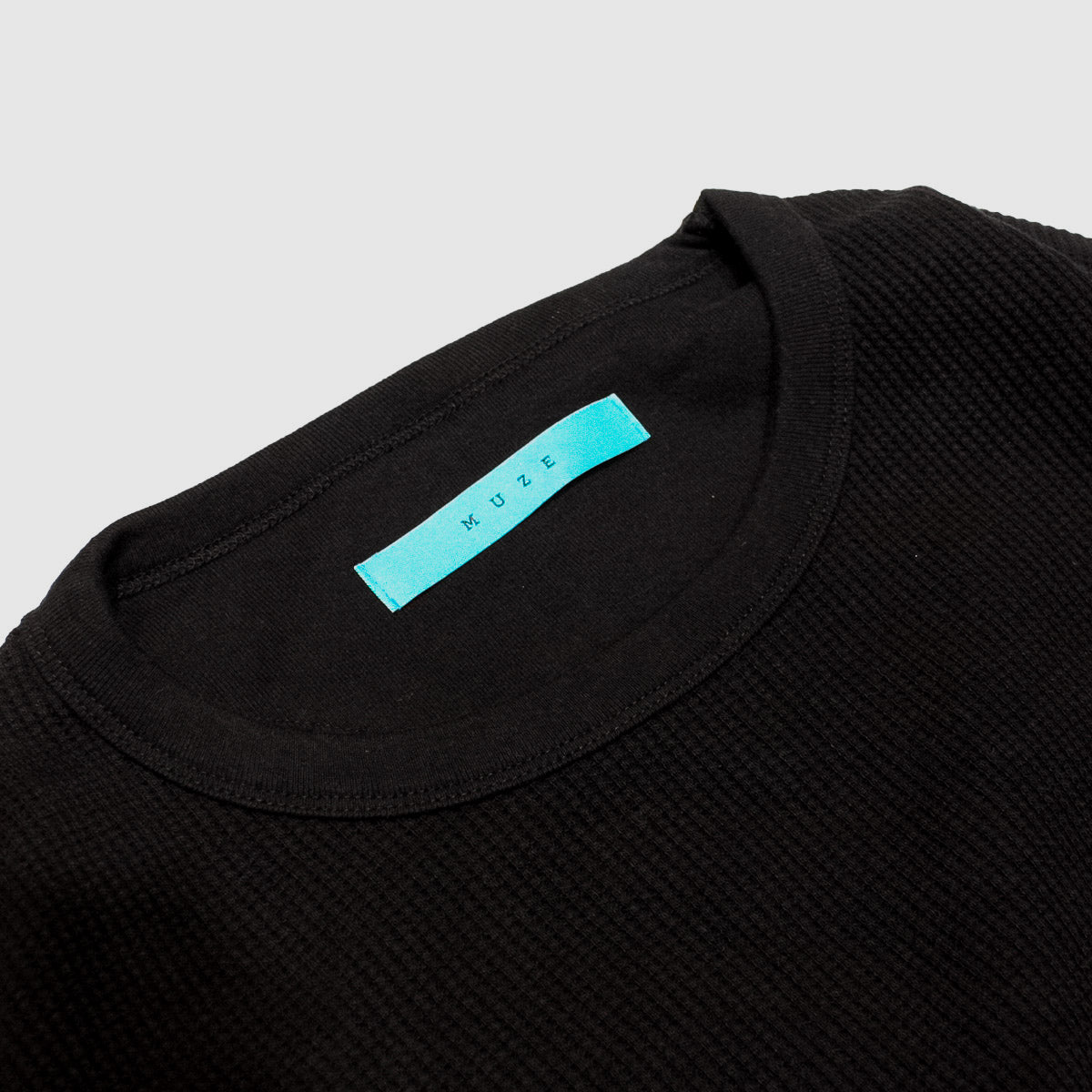 MUZE TURQUOISE LABEL - CIRCUIT RELAXED FIT WAFFLE MESH LONG SLEEVE(BLACK） ミューズ 2022年秋冬 サーキット リラックスドフィット ワッフルメッシュ ロングスリーブ ブラック