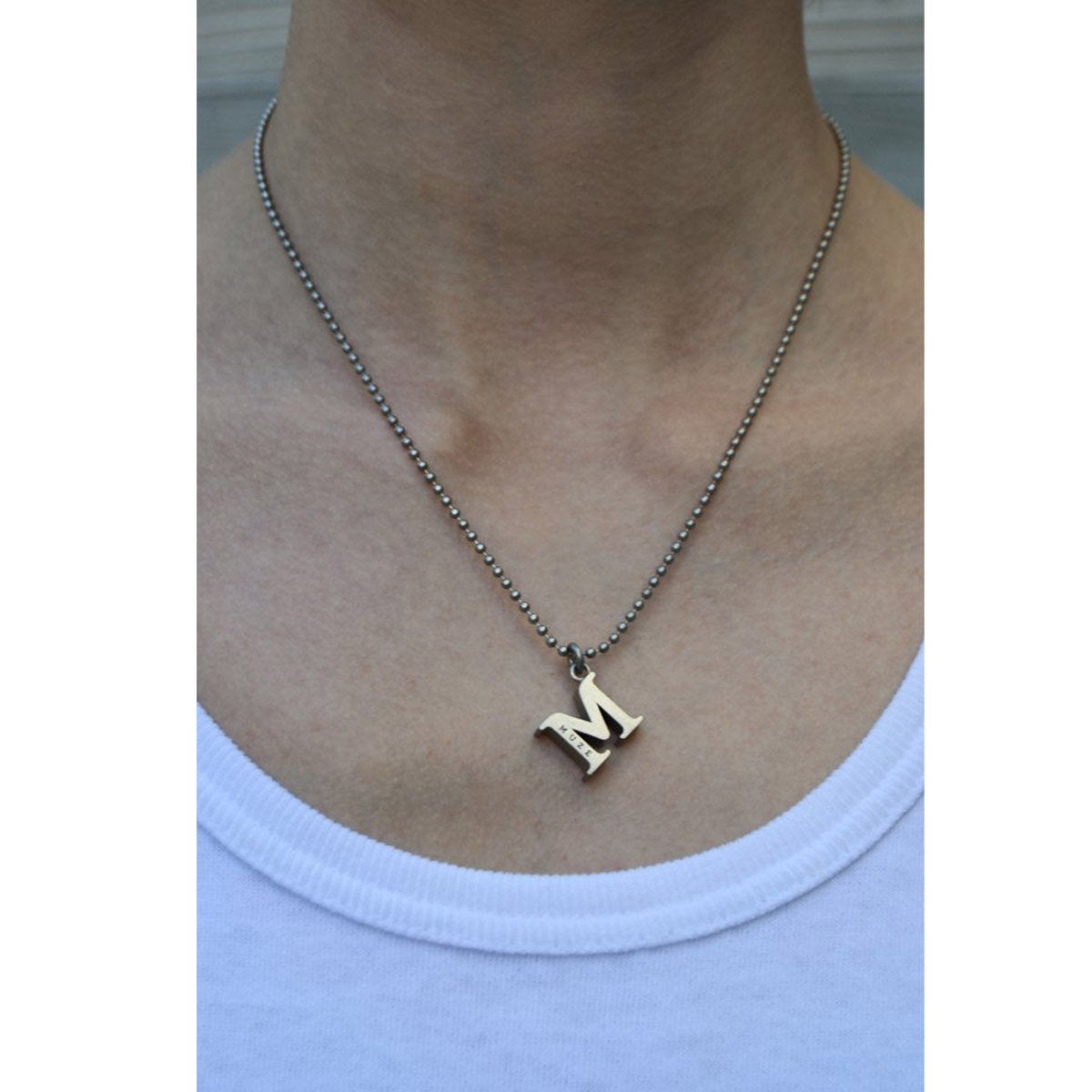 MUZE - M LOGO NECKLACE (MATTE SILVER) ミューズ ロゴ ネックレス