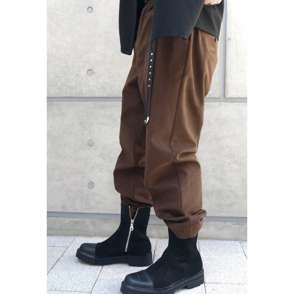 MUZE TURQUOISE LABEL - CENTER SEAM SUEDE SLACKS (DARK BROWN)