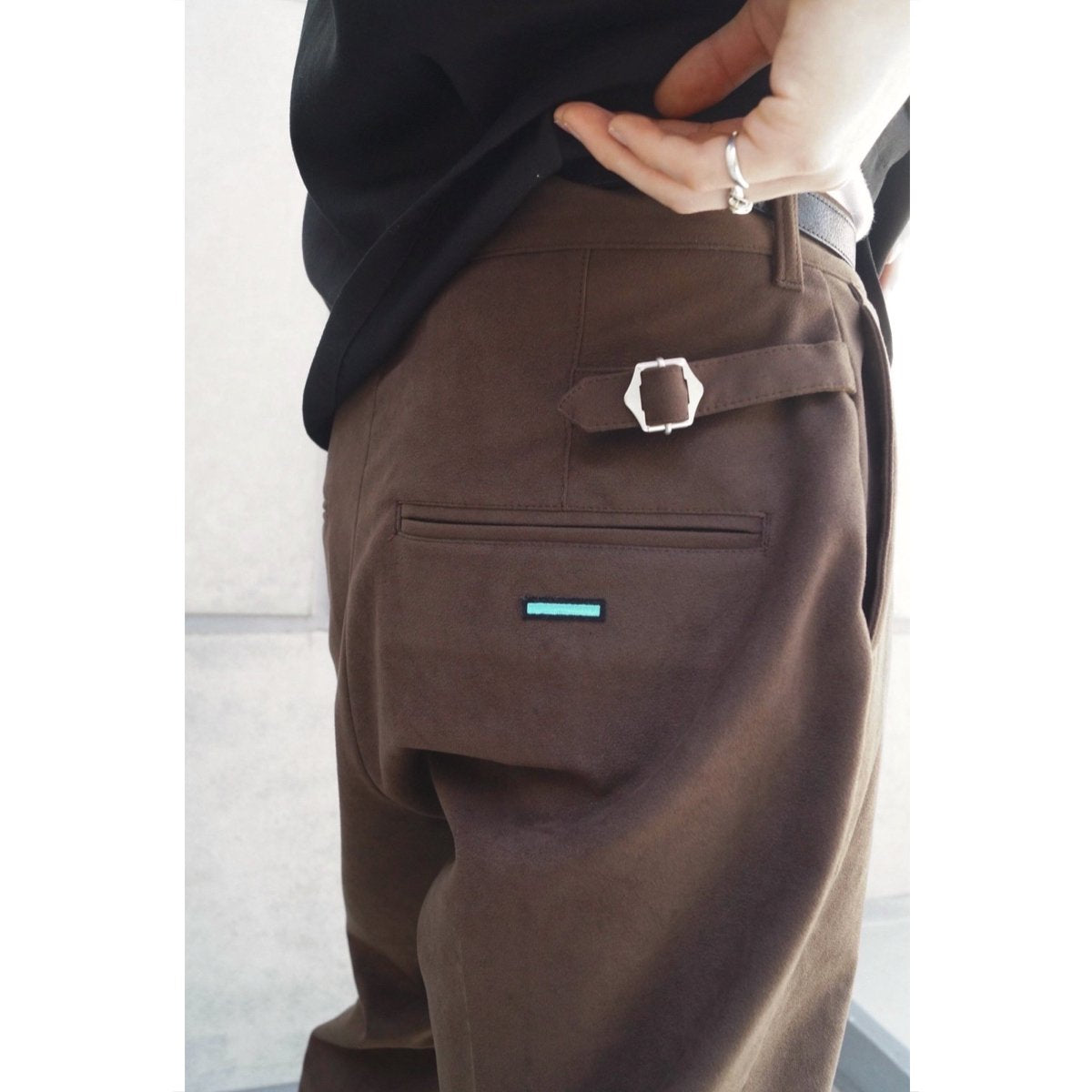 MUZE TURQUOISE LABEL - CENTER SEAM SUEDE SLACKS (DARK BROWN)