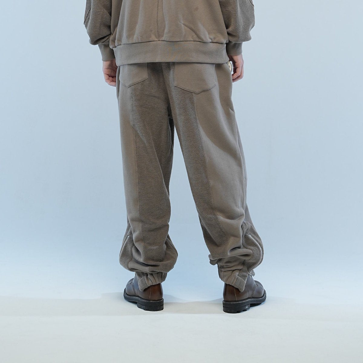 MUZE TURQUOISE LABEL - CIRCUIT RELAXED FIT SWEAT TROUSERS(BROWN) ミューズ リラックス スウェット トラウザーズ