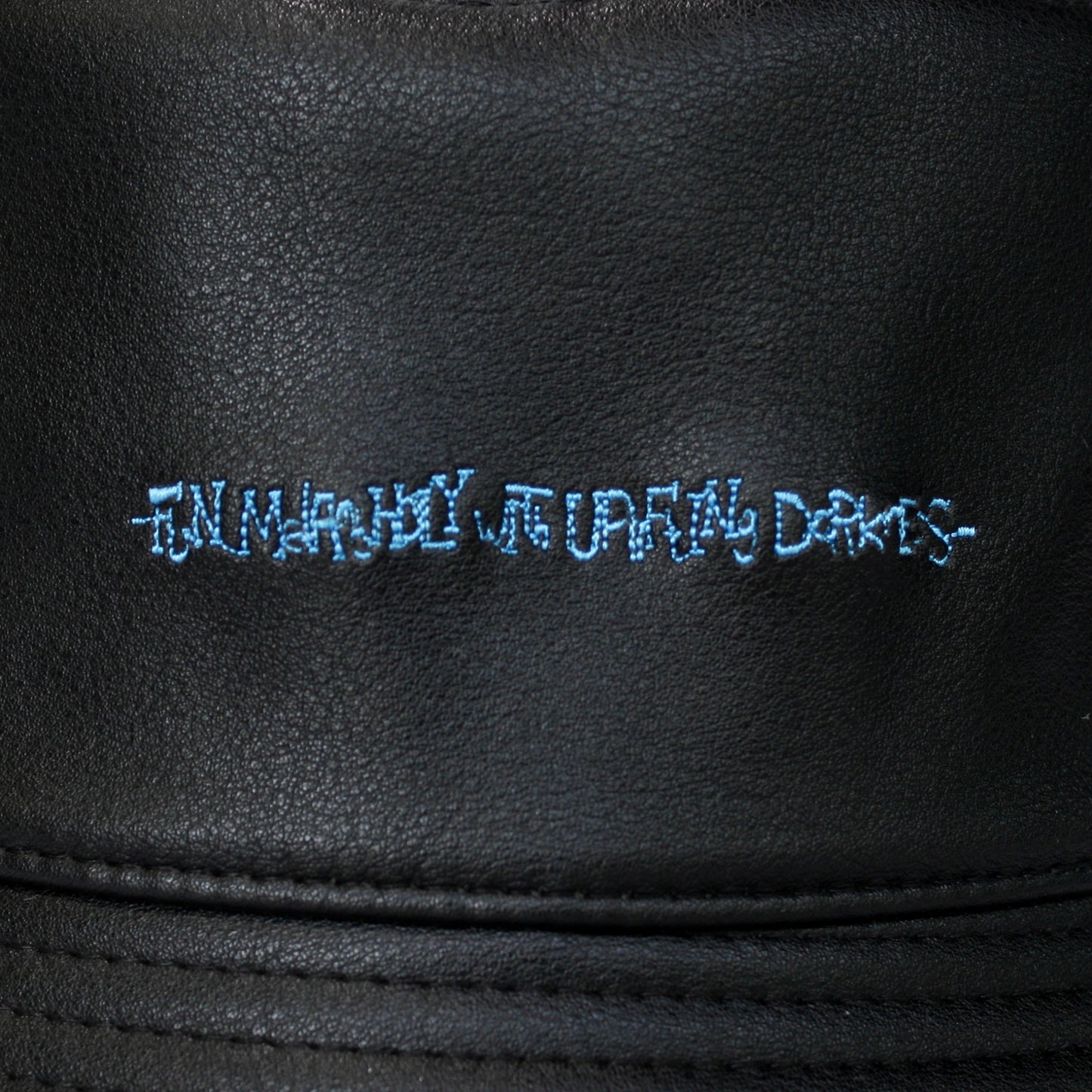 MUZE ミューズ【LOGO LEATHER BUCKET HAT】ロゴ レザー バケットハット（BLACK×TURQUOISE）
