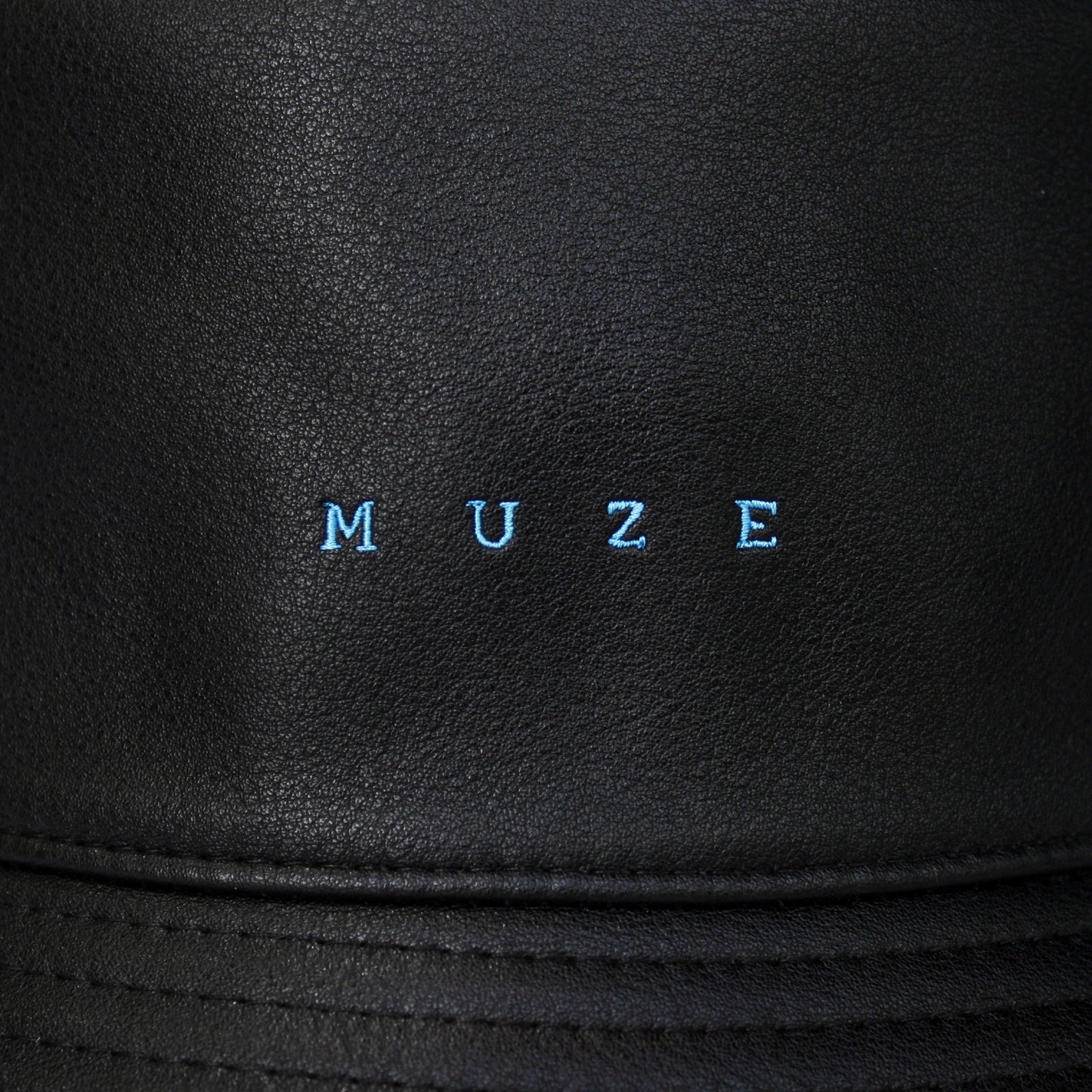 MUZE ミューズ【LOGO LEATHER BUCKET HAT】ロゴ レザー バケットハット（BLACK×TURQUOISE）