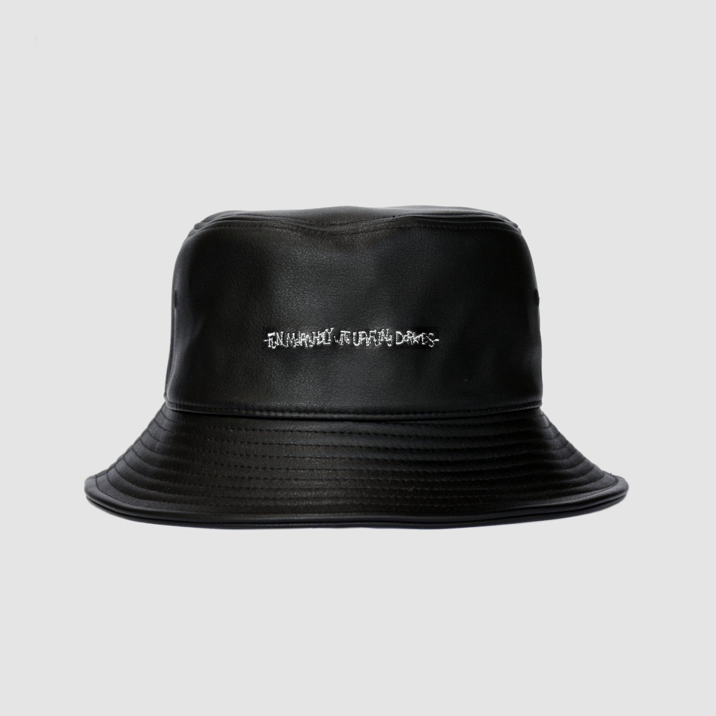 MUZE ミューズ【LOGO LEATHER BUCKET HAT】ロゴ レザー バケットハット（BLACK×WHITE）