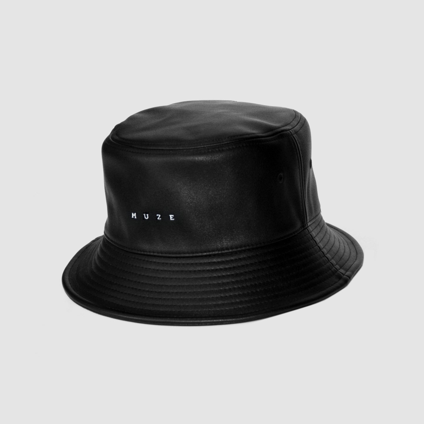 MUZE ミューズ【LOGO LEATHER BUCKET HAT】ロゴ レザー バケットハット（BLACK×WHITE）