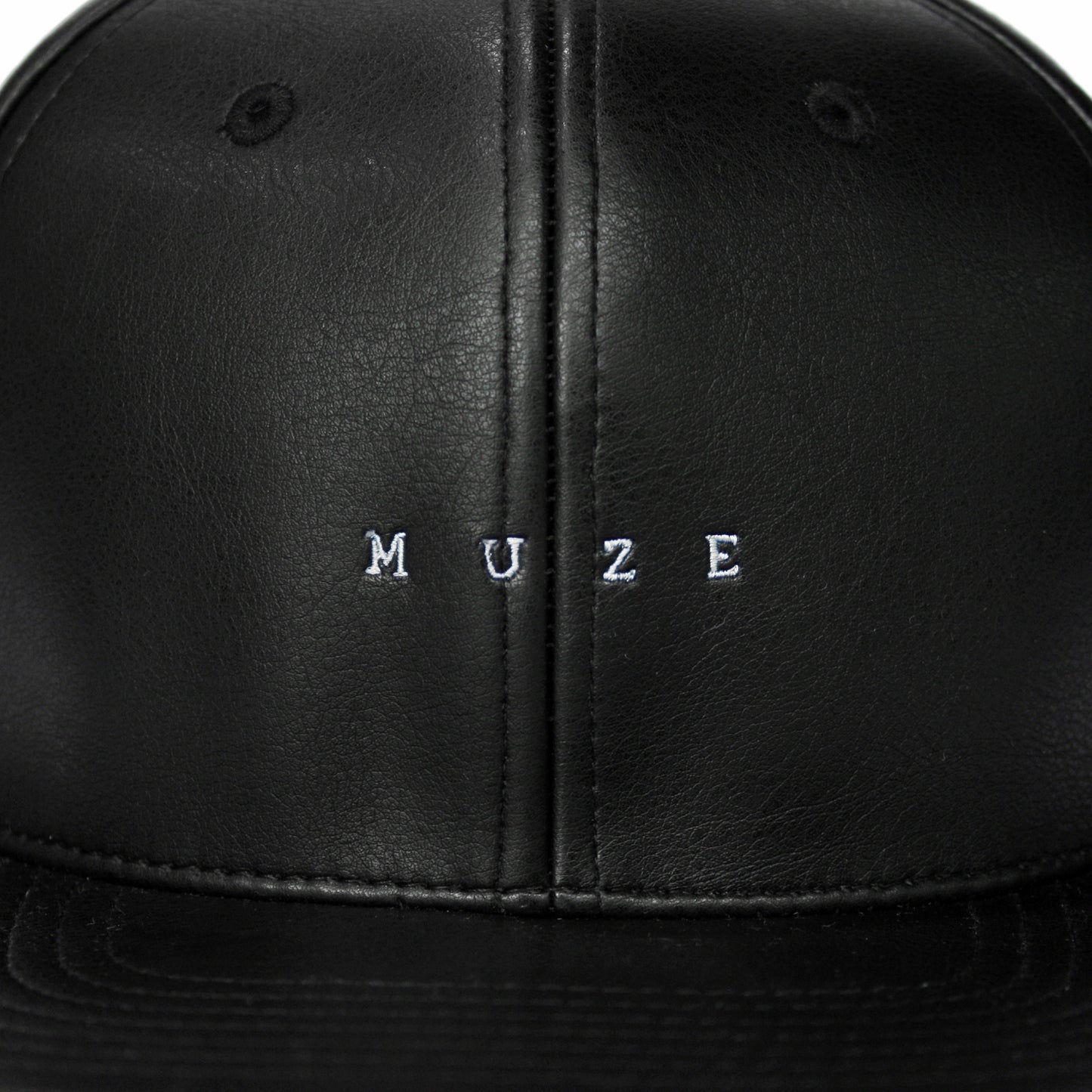 MUZE ミューズ 【LOGO LEATHER SNAPBACK CAP】ロゴ レザー スナップバック キャップ（BLACK×WHITE）
