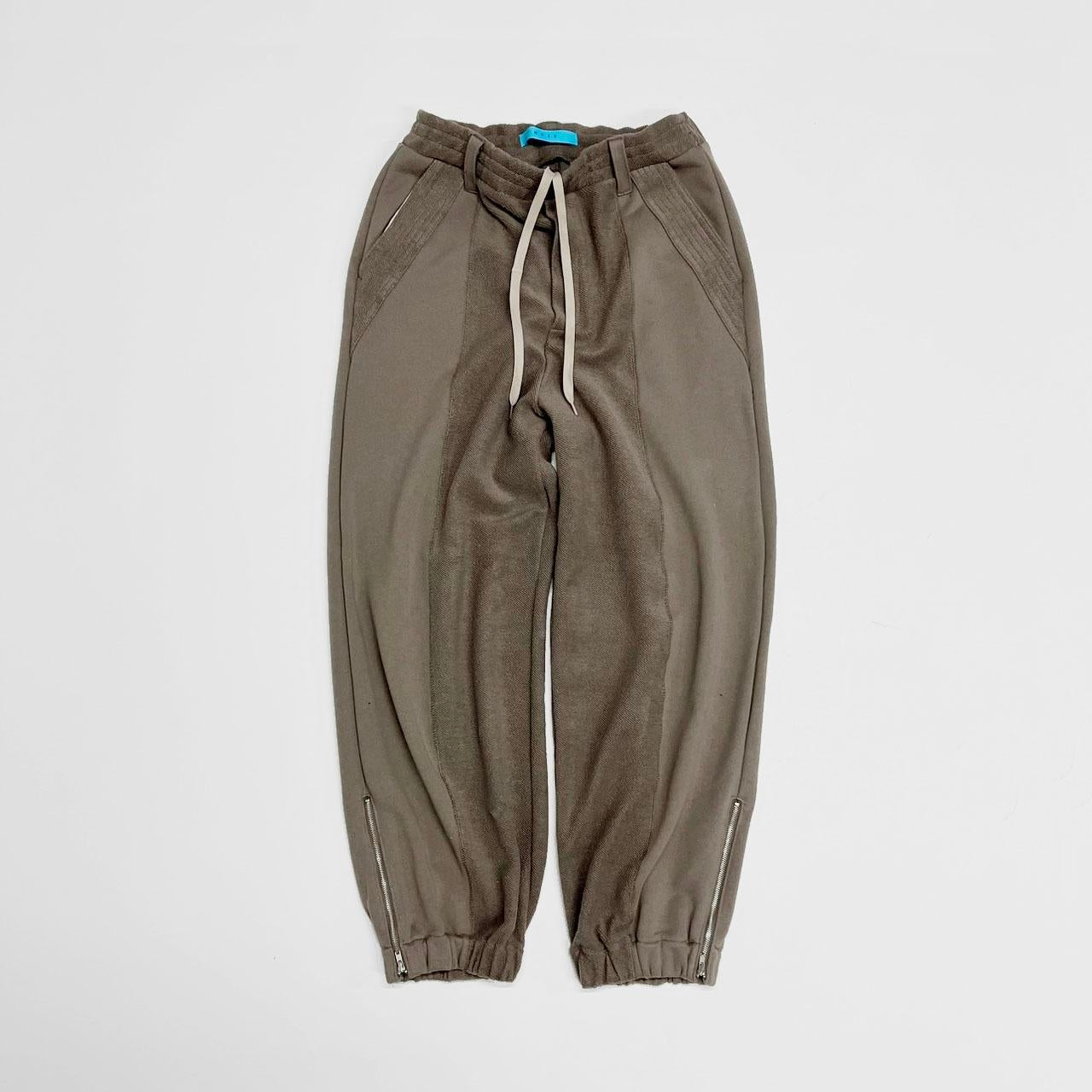 MUZE TURQUOISE LABEL - CIRCUIT RELAXED FIT SWEAT TROUSERS(BROWN) ミューズ リラックス スウェット トラウザーズ