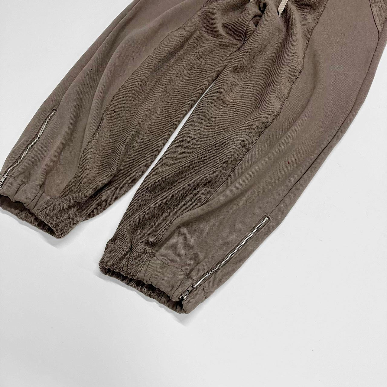 MUZE TURQUOISE LABEL - CIRCUIT RELAXED FIT SWEAT TROUSERS(BROWN) ミューズ リラックス スウェット トラウザーズ