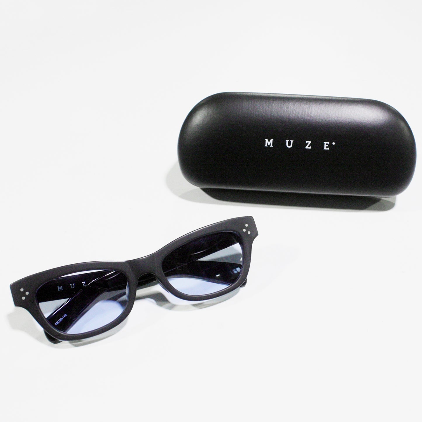 MUZE TURQUOISE LABEL ミューズ ターコイズ レーベル 【Cat Eye Sunglasses produced by INARI】キャットアイ サングラス プロデュースド バイ イナリ（ブラック×ブルー）